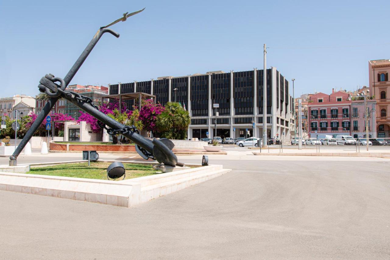 Right House Sur Le Port - Harbour View Apartment Cagliari Bagian luar foto