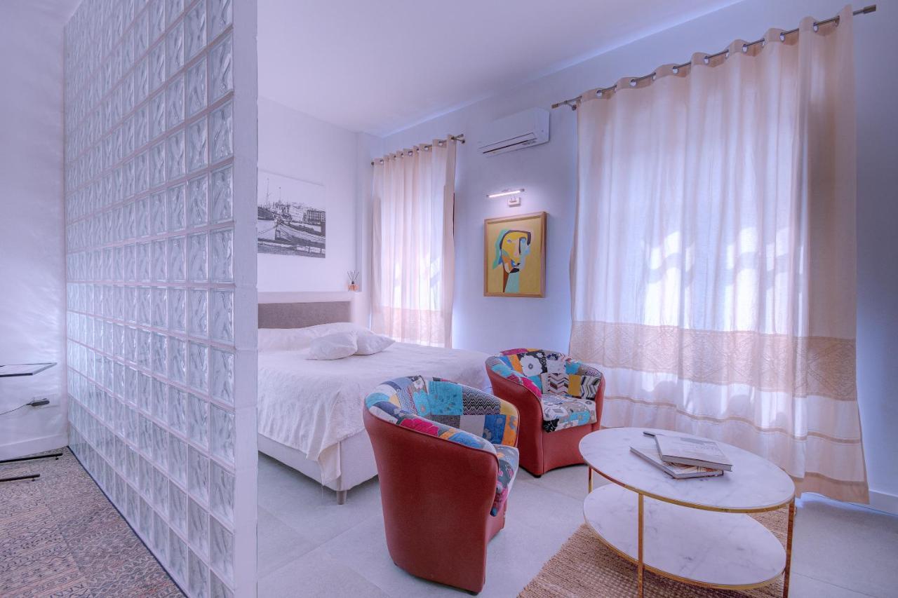 Right House Sur Le Port - Harbour View Apartment Cagliari Bagian luar foto