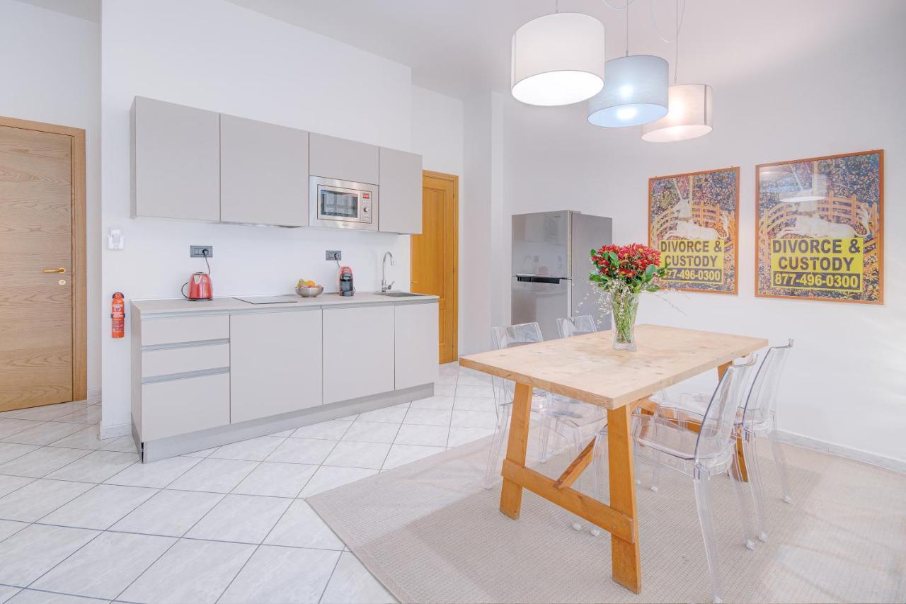 Right House Sur Le Port - Harbour View Apartment Cagliari Bagian luar foto